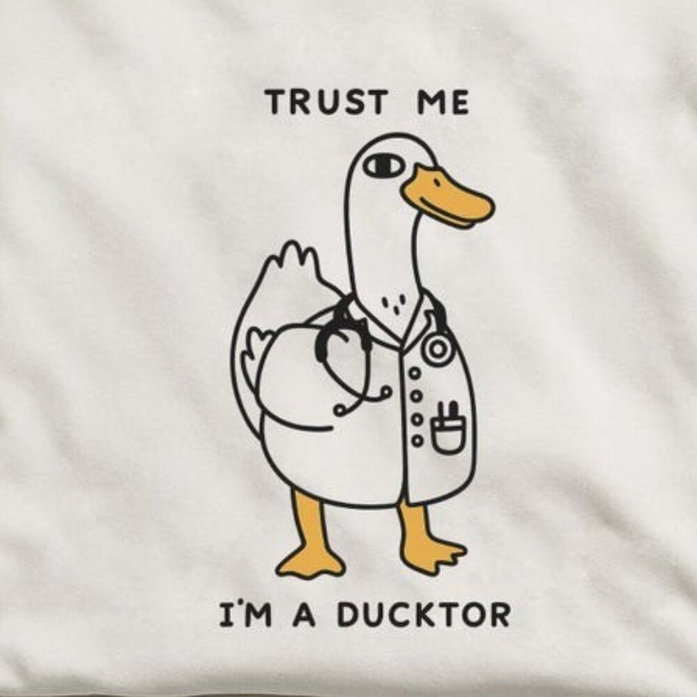 Trust me i'm a ducktor - unisex t shirt - Picture 2 of 3